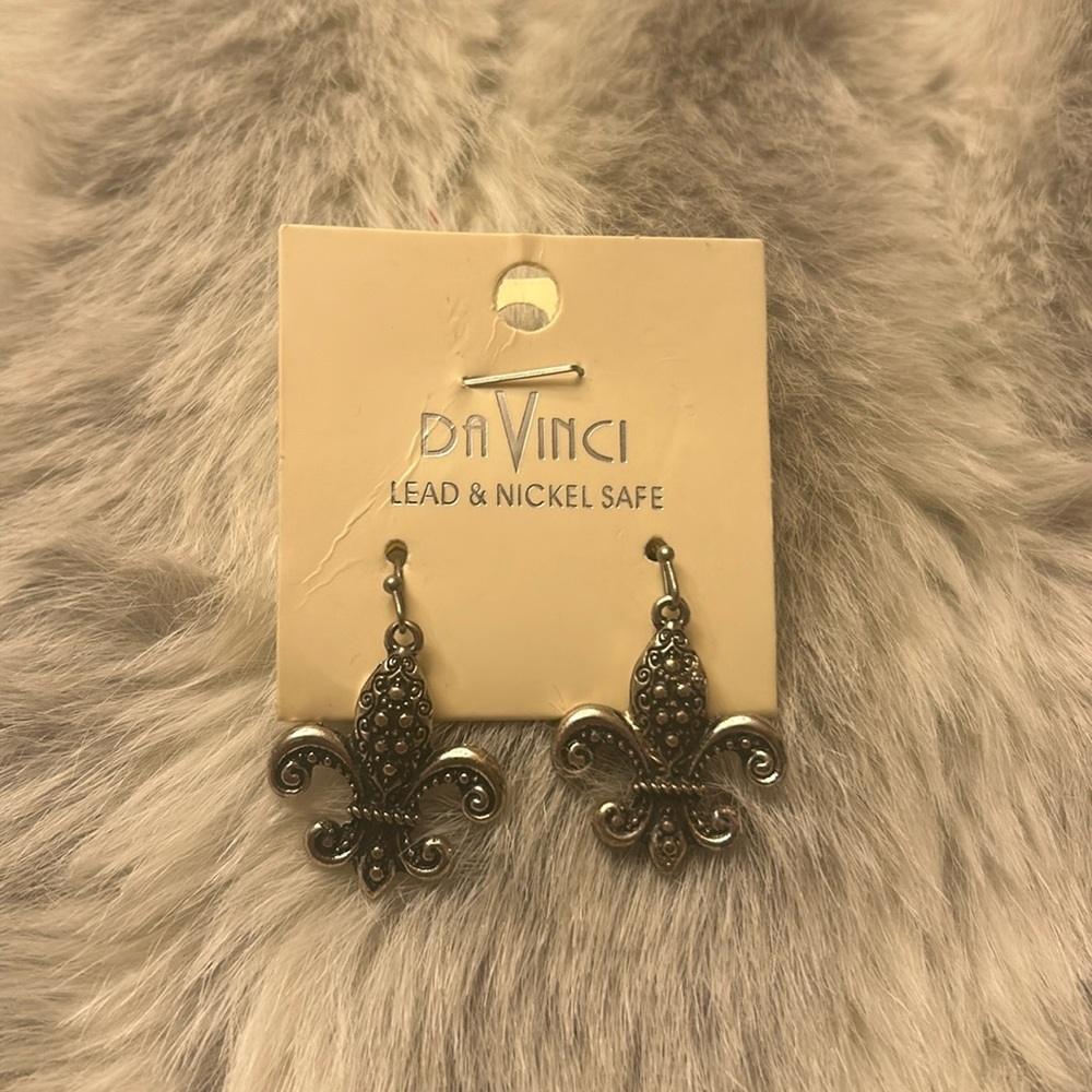 New DaVinci silver fleur de lis earrings
